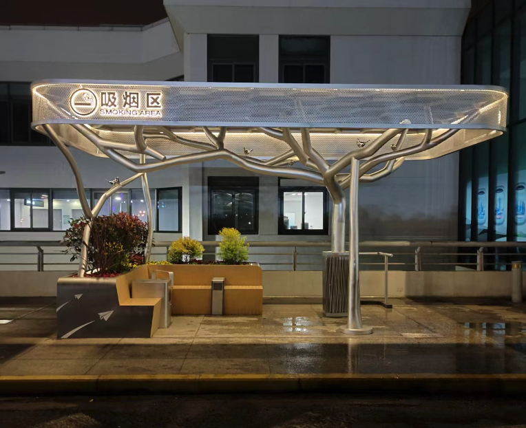 虹桥机场吸烟亭